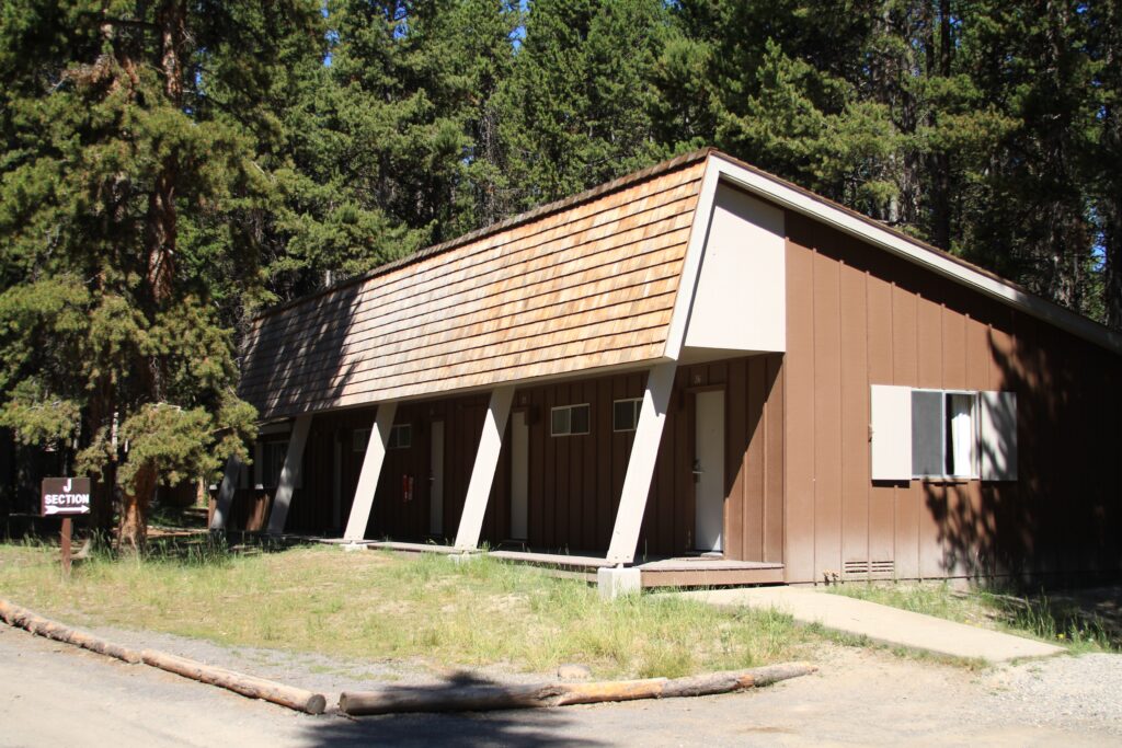 cabin-at-lake-yellowstone-national-park