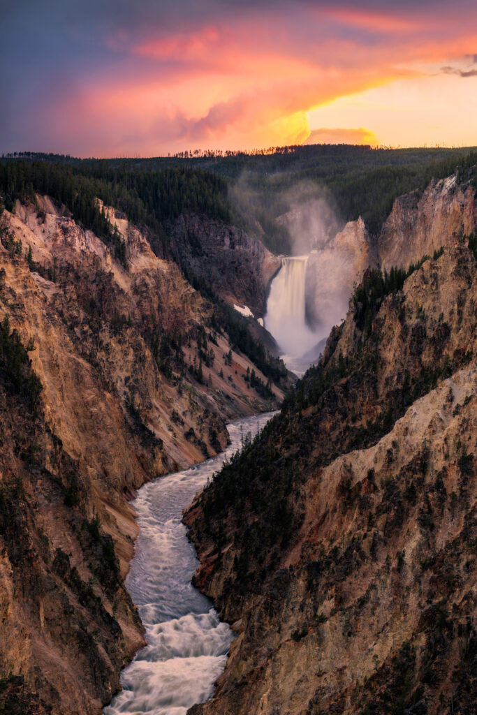 sunset-grand-canyon-of-the-yellowstone-river-yellowstone-national-park